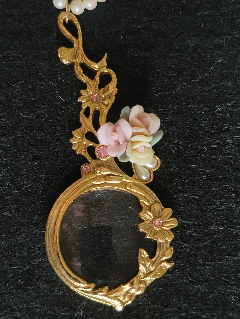 1928 Necklace Faux Pearls, Magnifying Glass Pendant, Porcelain Roses -Estate Vtg